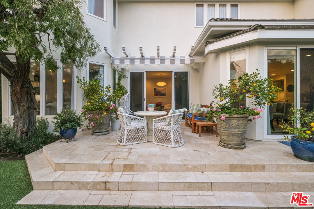 11368 Burnham Street Los Angeles, CA 90049 - Photo 24 of 30