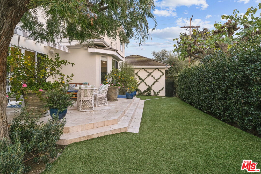 11368 Burnham Street Los Angeles, CA 90049 - Photo 25 of 30