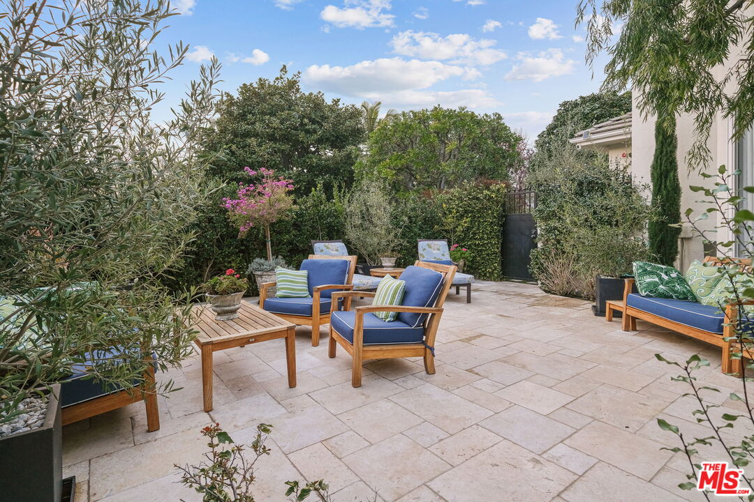 11368 Burnham Street Los Angeles, CA 90049 - Photo 27 of 30