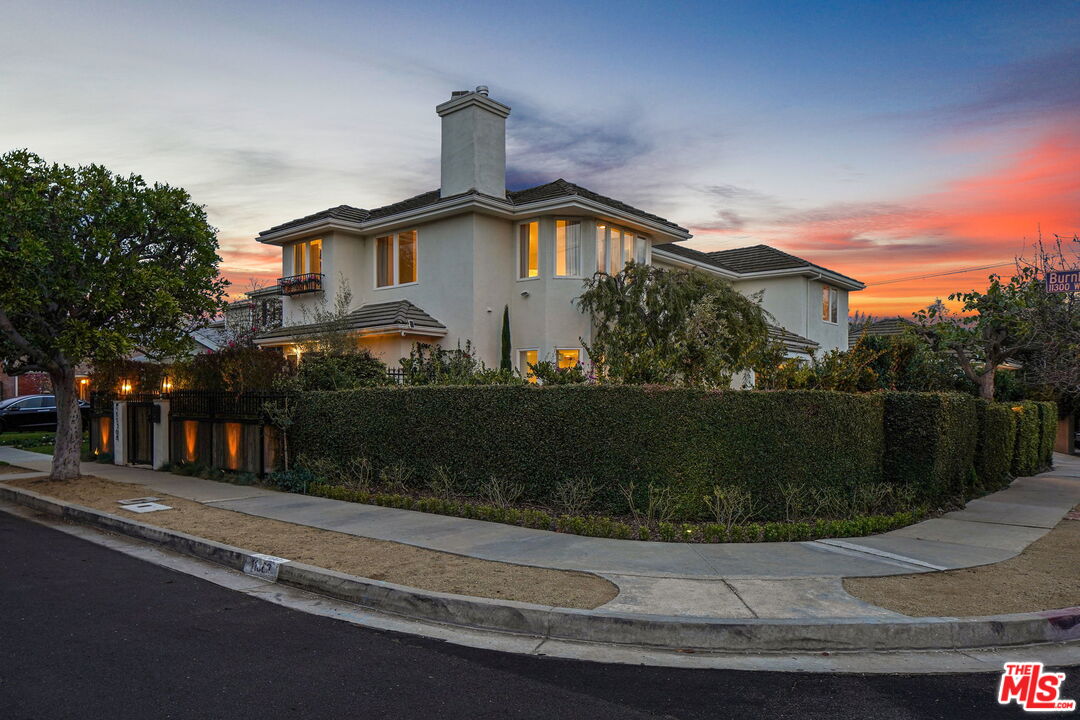 11368 Burnham Street Los Angeles, CA 90049 - Photo 29 of 30