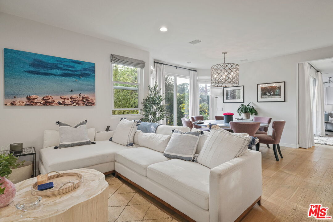 11368 Burnham Street Los Angeles, CA 90049 - Photo 8 of 30