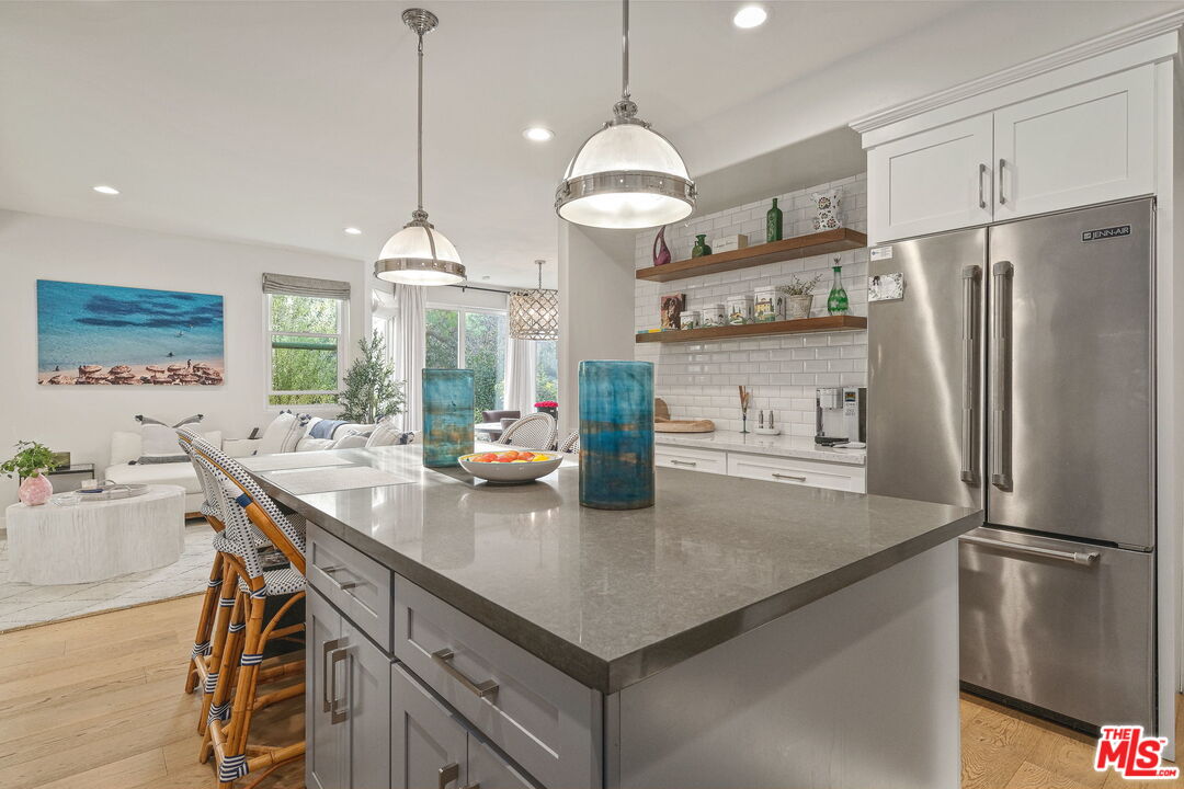 11368 Burnham Street Los Angeles, CA 90049 - Photo 9 of 30