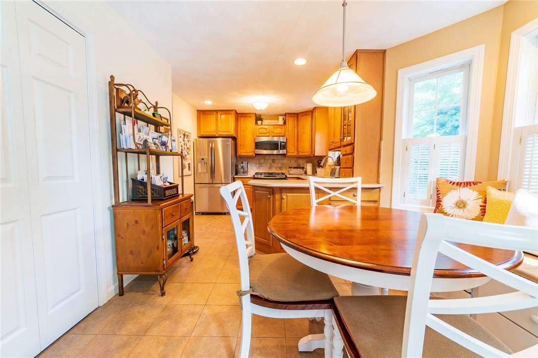 28 Peveril Road Cranston, RI 02921 - Photo 11 of 35 Gallery Image 11