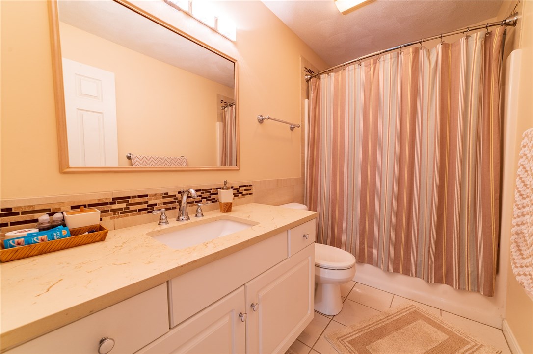 28 Peveril Road Cranston, RI 02921 - Photo 19 of 35 Gallery Image 19