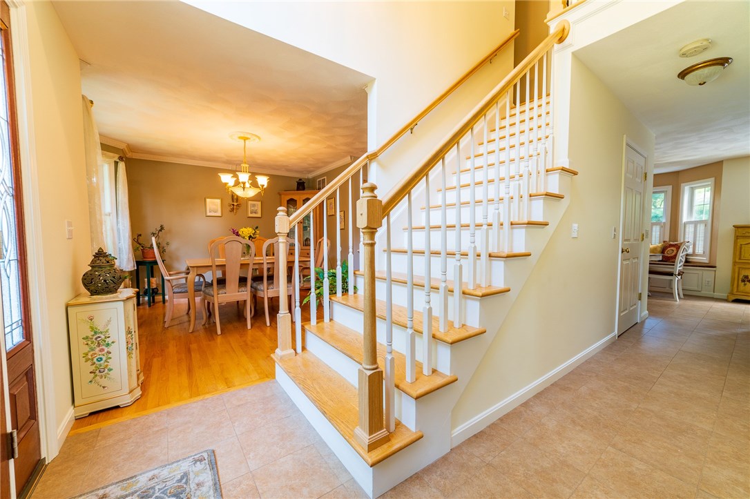 28 Peveril Road Cranston, RI 02921 - Photo 3 of 35 Gallery Image 3
