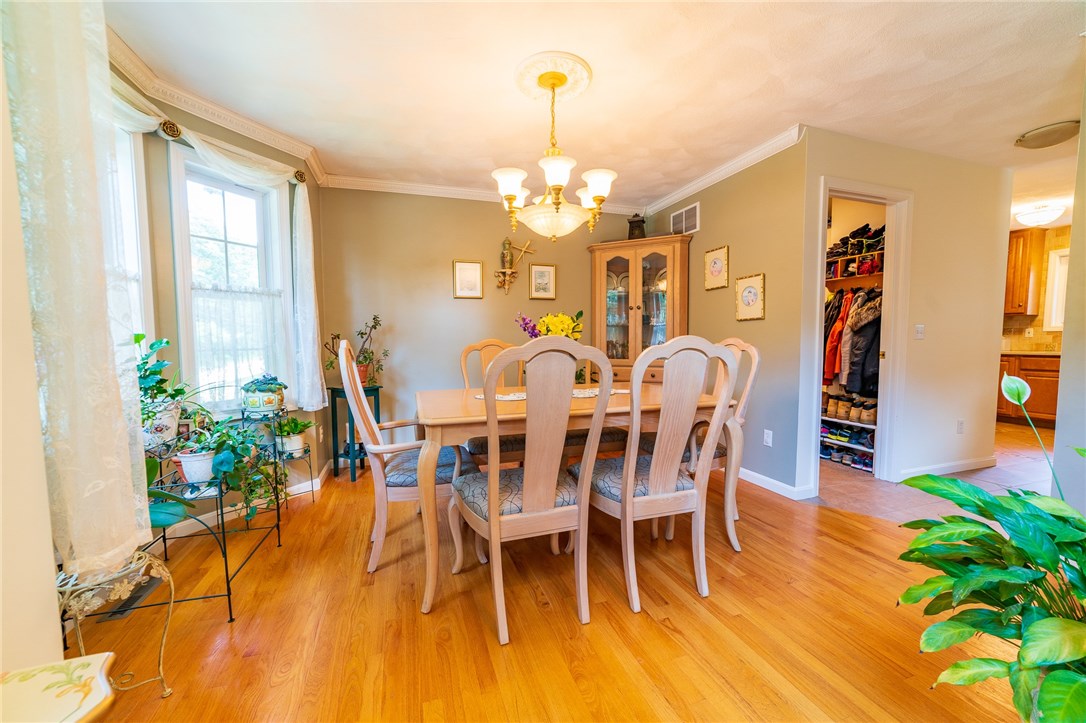 28 Peveril Road Cranston, RI 02921 - Photo 5 of 35 Gallery Image 5