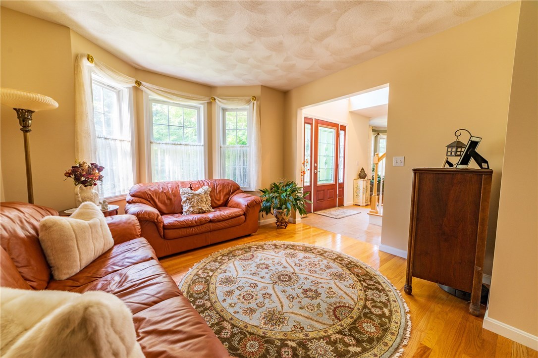 28 Peveril Road Cranston, RI 02921 - Photo 7 of 35 Gallery Image 7