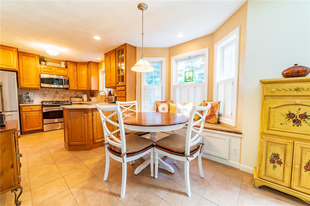 28 Peveril Road Cranston, RI 02921 - Photo 10 of 35 Gallery Image 10