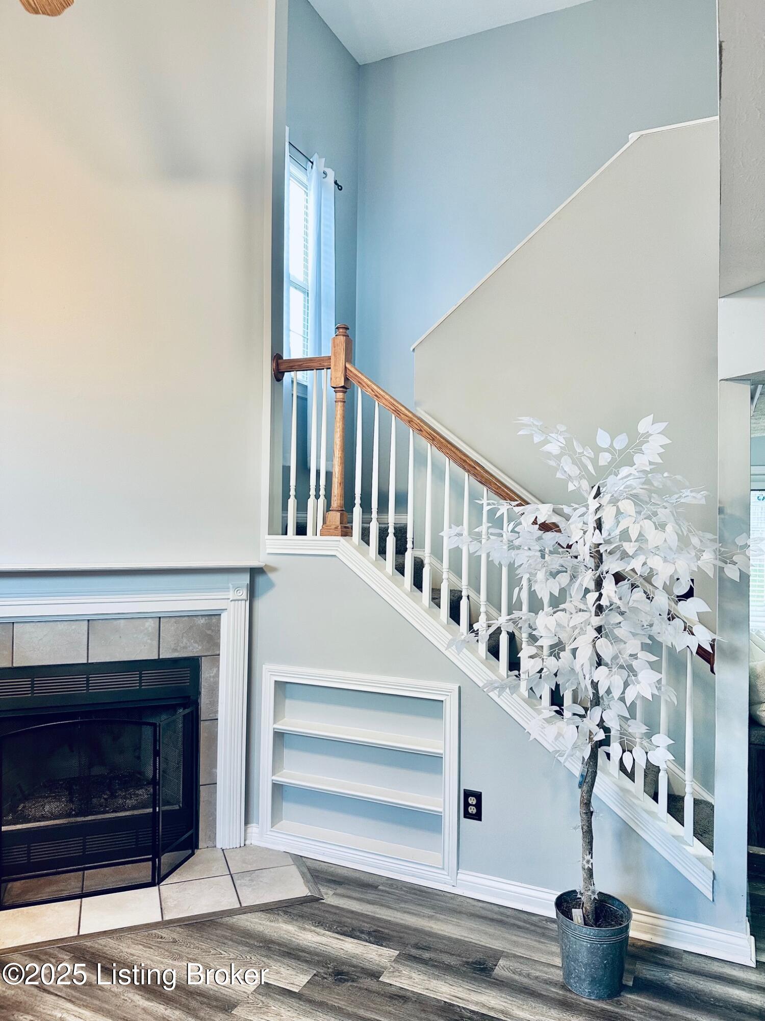 3236 Royal Troon Road Lexington, KY 40509 - Photo 8 of 40 Greatroom Stairway