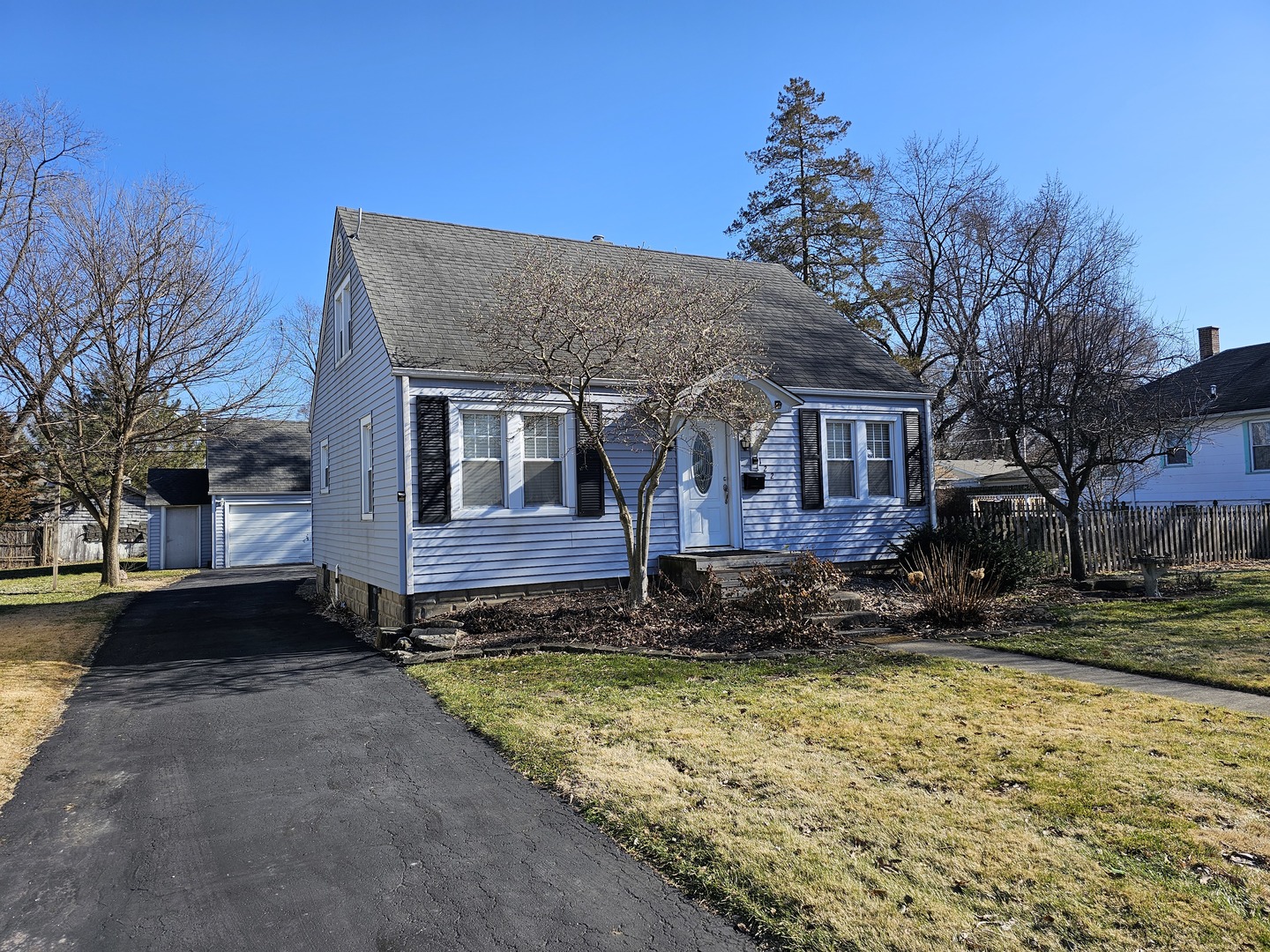 122 South Park Road Joliet, IL 60433 - Photo 1 of 19 a view of a house with a yard