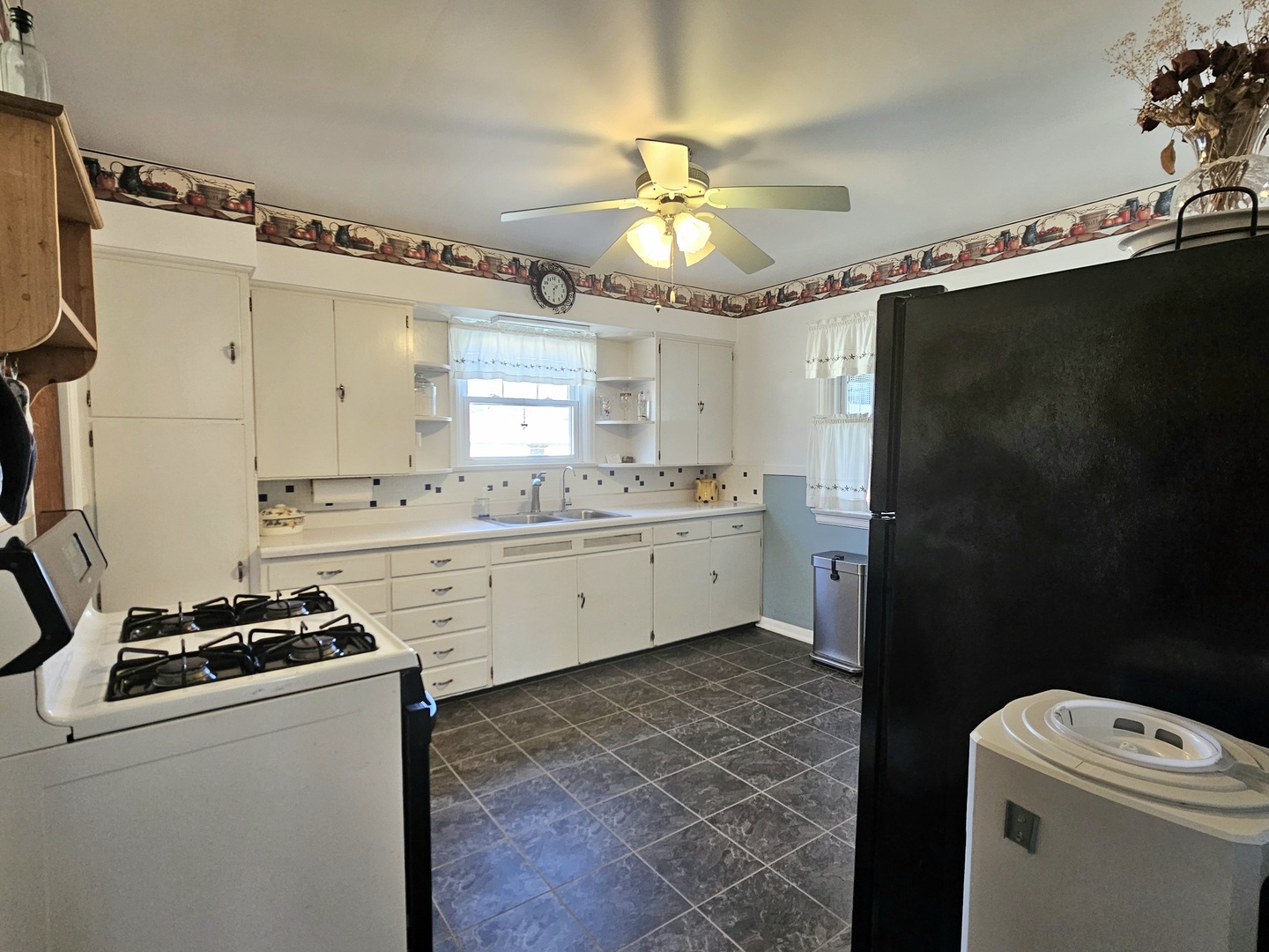 122 South Park Road Joliet, IL 60433 - Photo 6 of 19 a kitchen with a sink appliances and cabinets