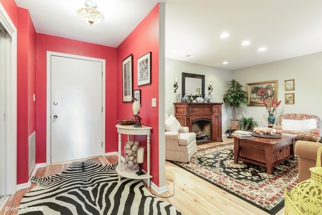 9801 Gross Point Road, Unit 206 Skokie, IL 60076 - Photo 2 of 14