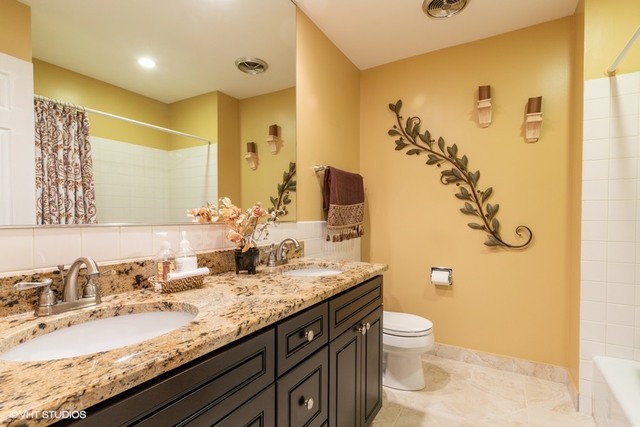 9801 Gross Point Road, Unit 206 Skokie, IL 60076 - Photo 11 of 14