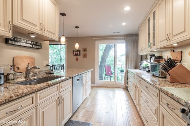 9801 Gross Point Road, Unit 206 Skokie, IL 60076 - Photo 4 of 14