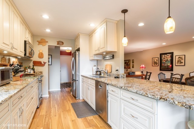 9801 Gross Point Road, Unit 206 Skokie, IL 60076 - Photo 5 of 14