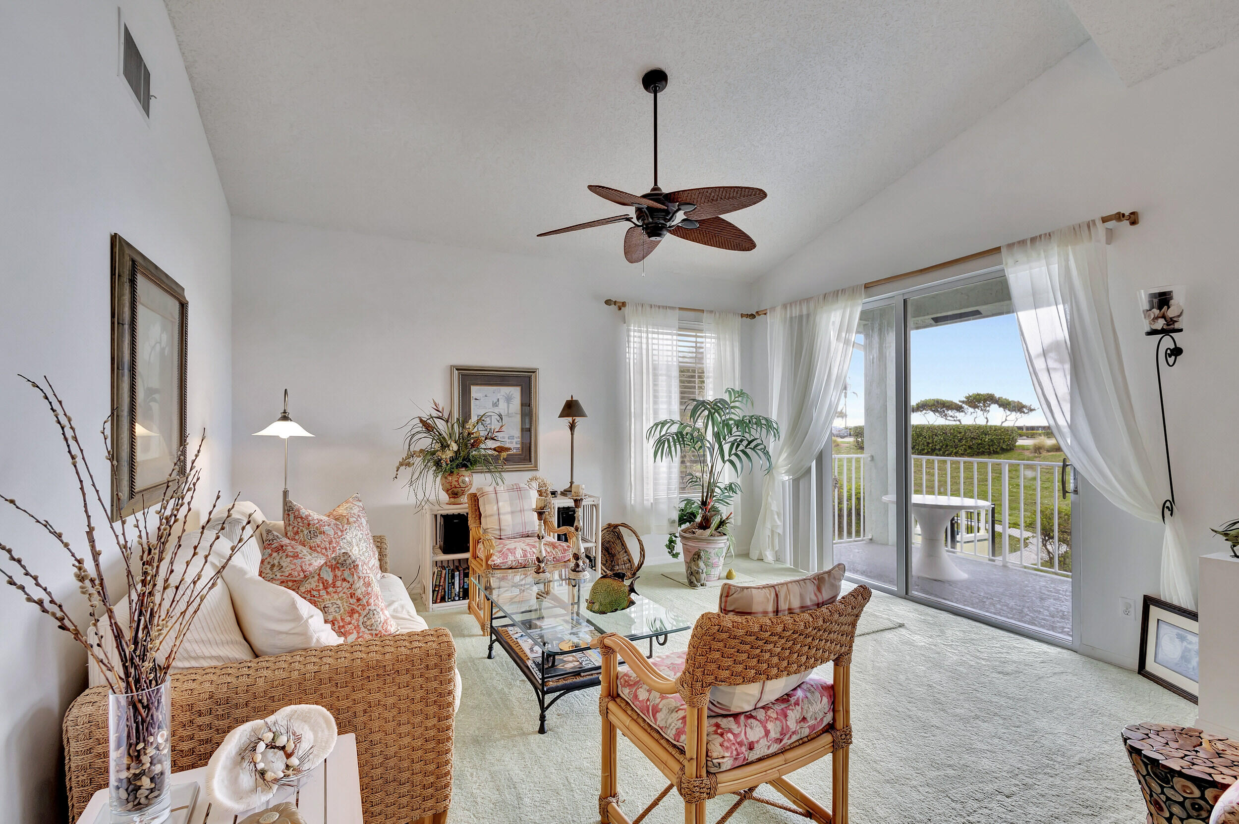 303 Mainsail Circle Jupiter, FL 33477 - Photo 21 of 59 Living Room