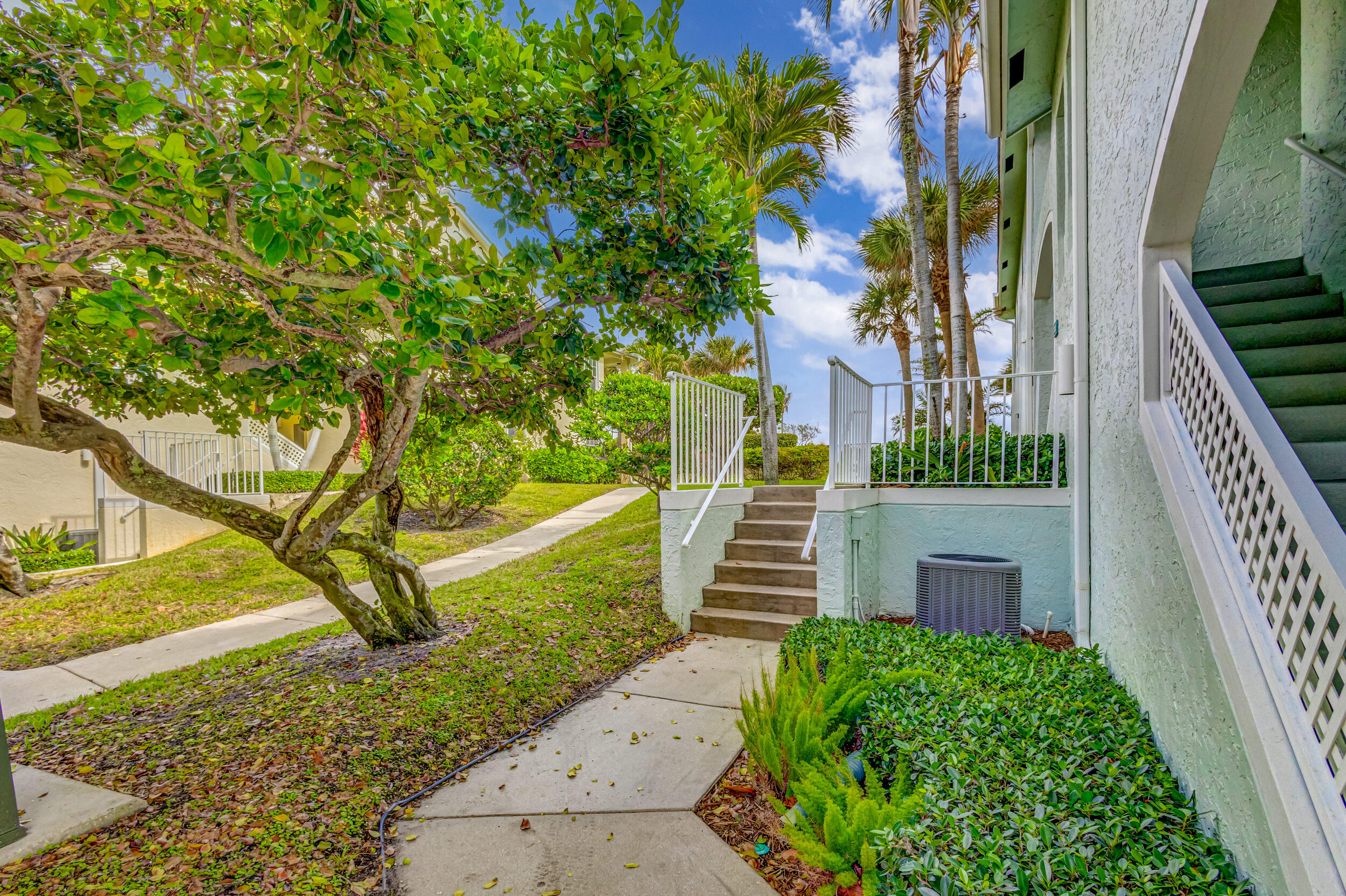 303 Mainsail Circle Jupiter, FL 33477 - Photo 4 of 59 Exterior