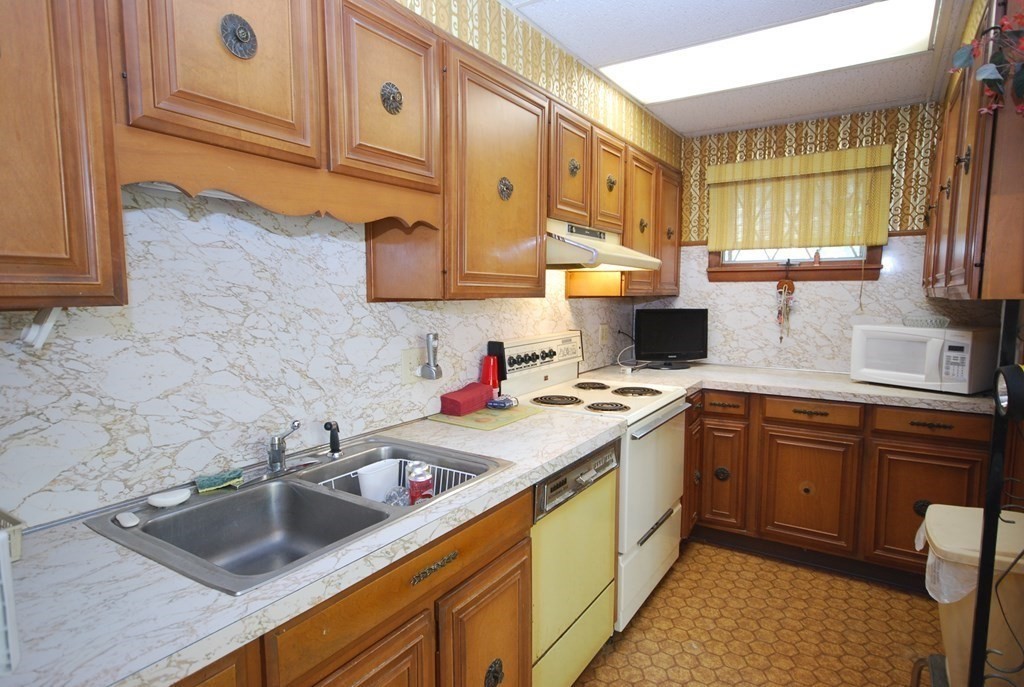 65-67 Shawmut Street Springfield, MA 01108 - Photo 5 of 38