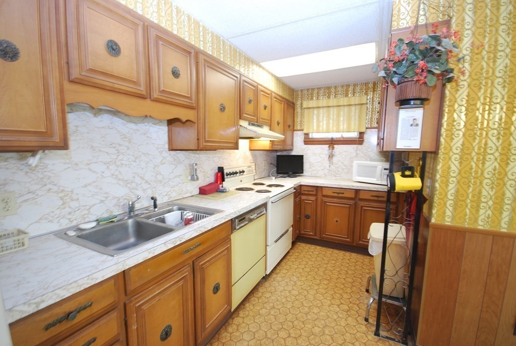 65-67 Shawmut Street Springfield, MA 01108 - Photo 6 of 38