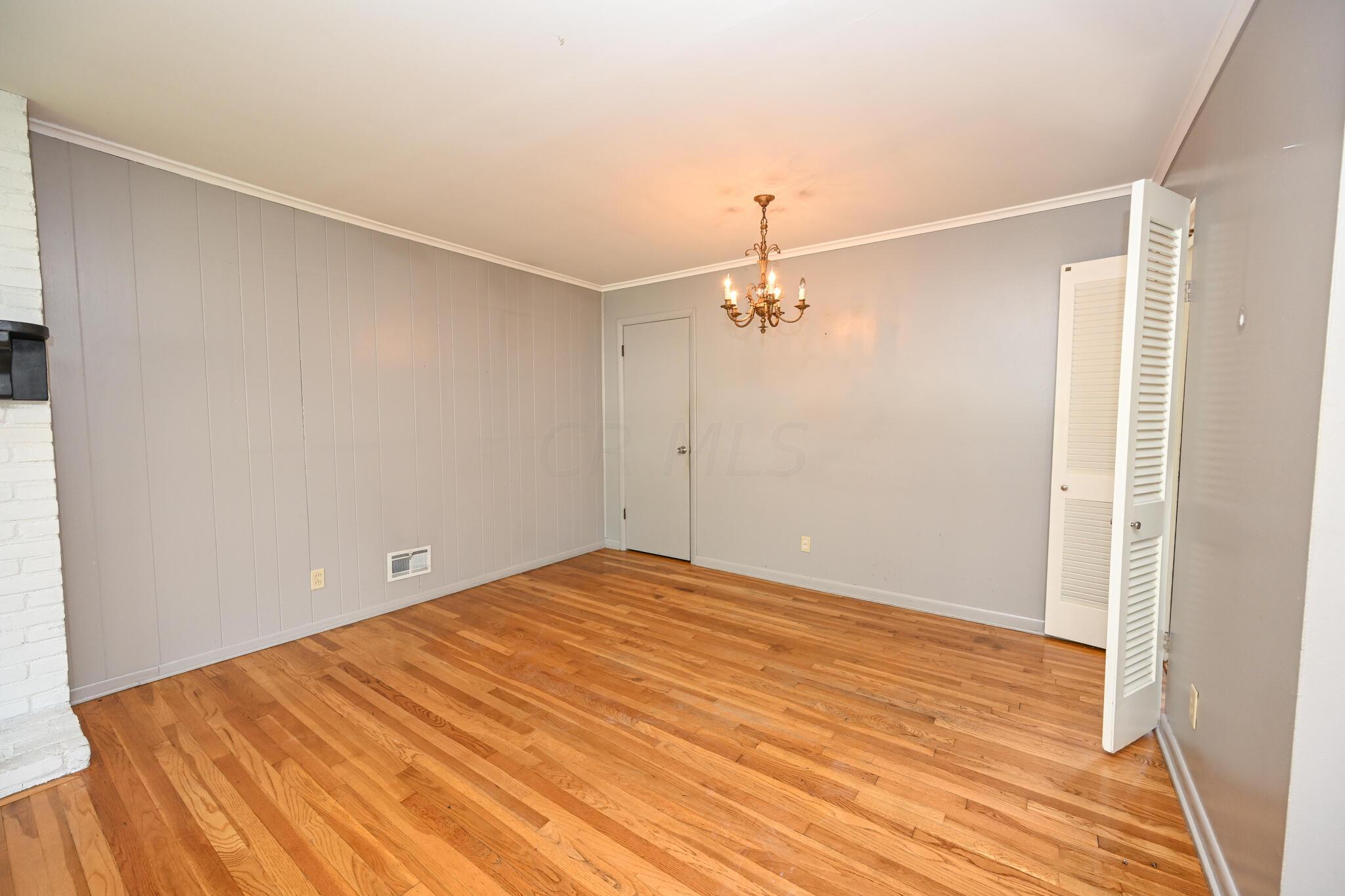 2261 Zollinger Road Columbus, OH 43221 - Photo 4 of 29 Dining Area
