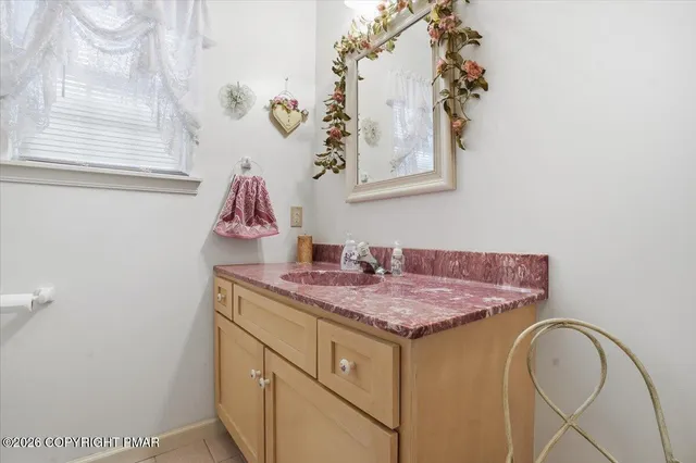 $725,000 | 437 Ramblewood Drive, Saylorsburg, PA 18353