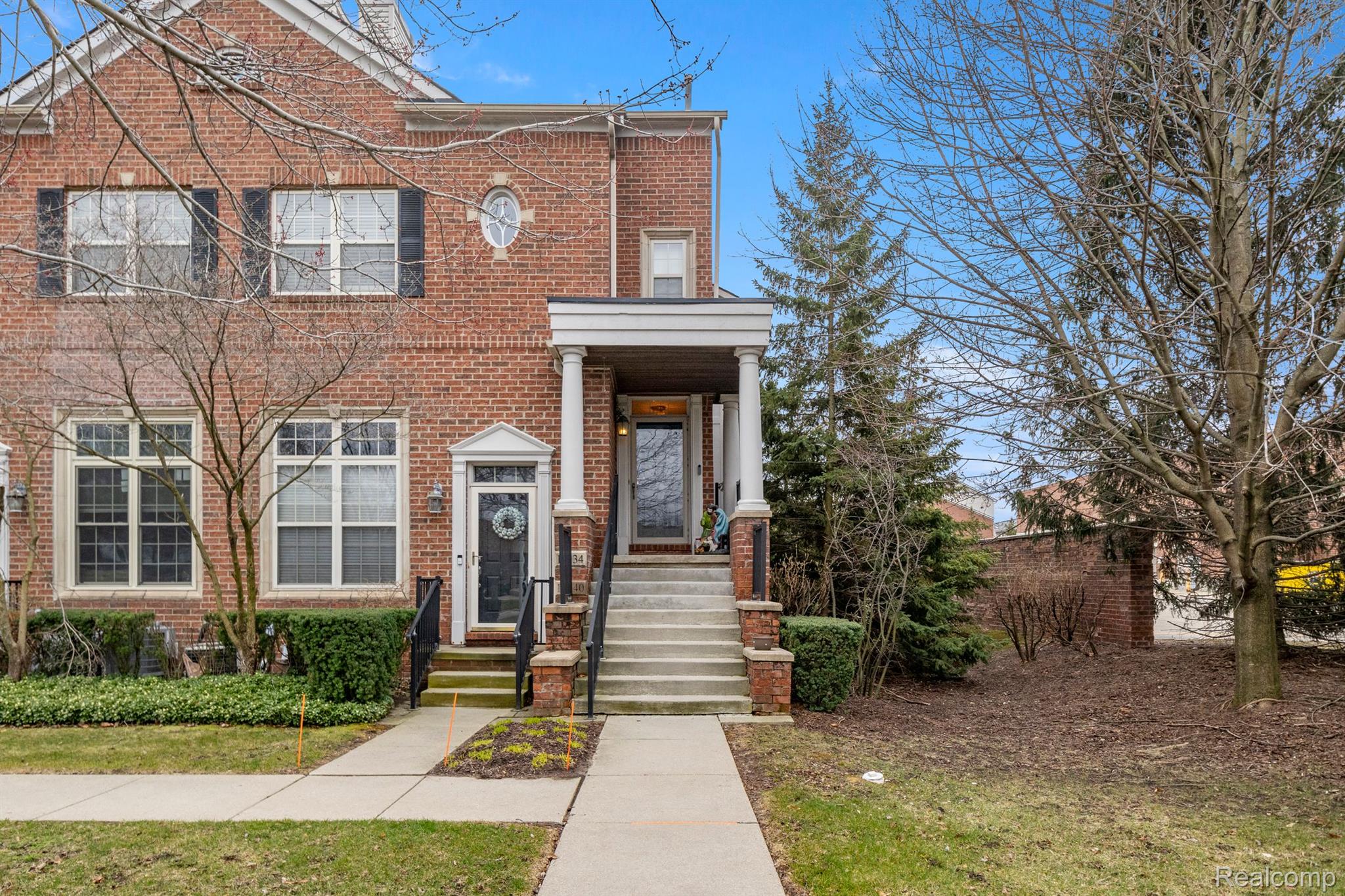 17034 Farmington Road Livonia, MI 48154 - Photo 1 of 31 Gallery Image 1
