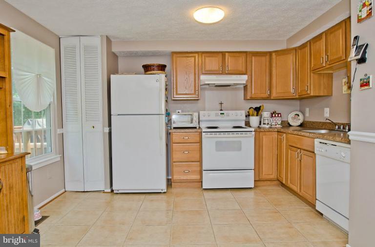 6505 Field Master Drive Springfield, VA 22152 - Photo 2 of 25 Kitchen