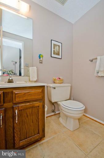 6505 Field Master Drive Springfield, VA 22152 - Photo 4 of 25 Bath