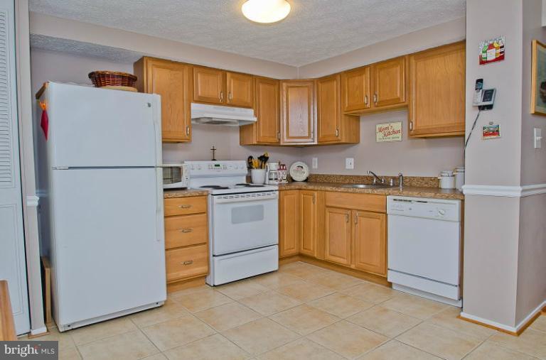 6505 Field Master Drive Springfield, VA 22152 - Photo 9 of 25 Kitchen