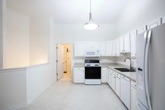 $250,000 | 34262 Birchway Circle, Sterling Heights, MI 48312