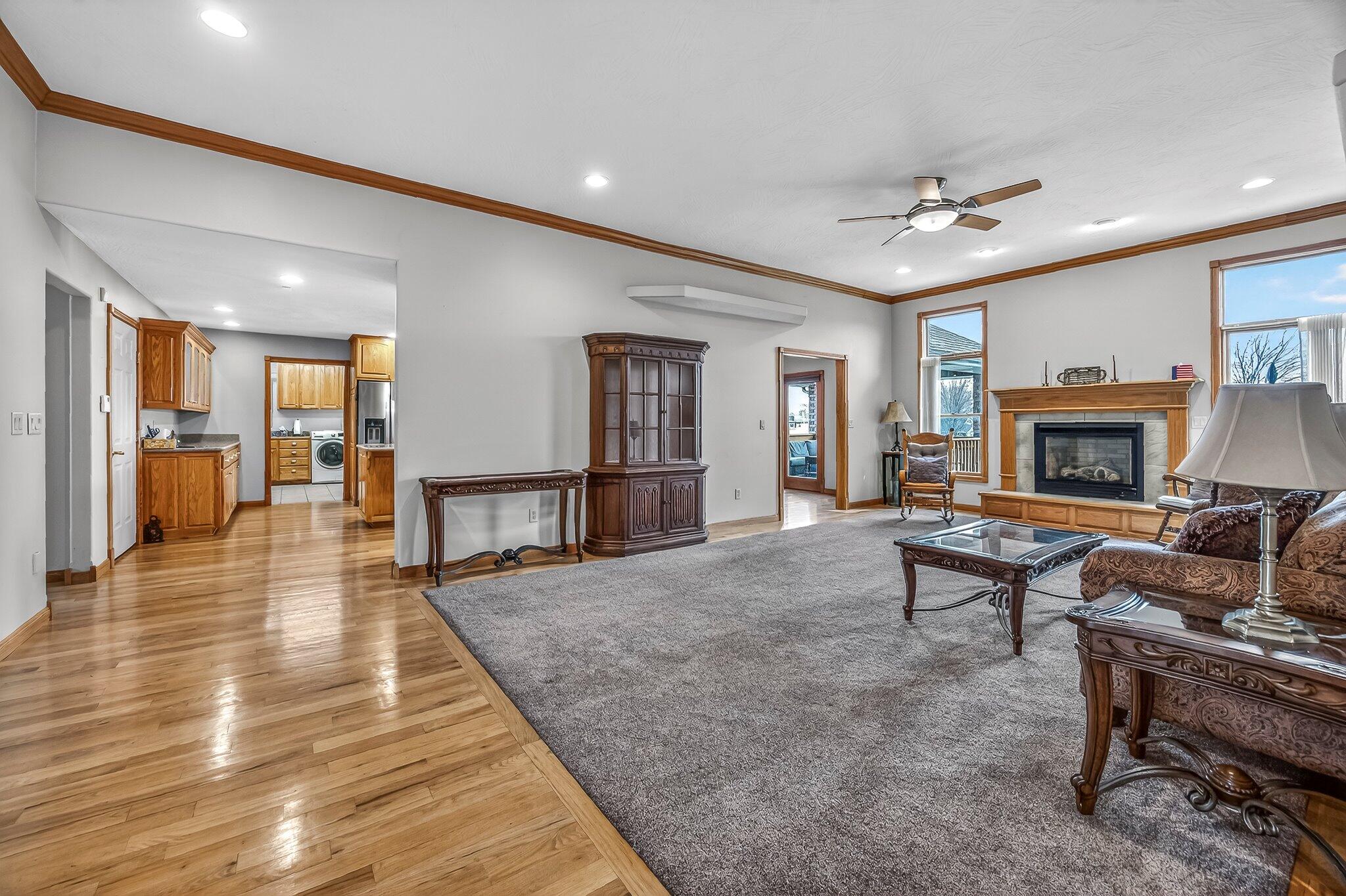 2374 South April Avenue Springfield, MO 65807 - Photo 9 of 47 09-april-30