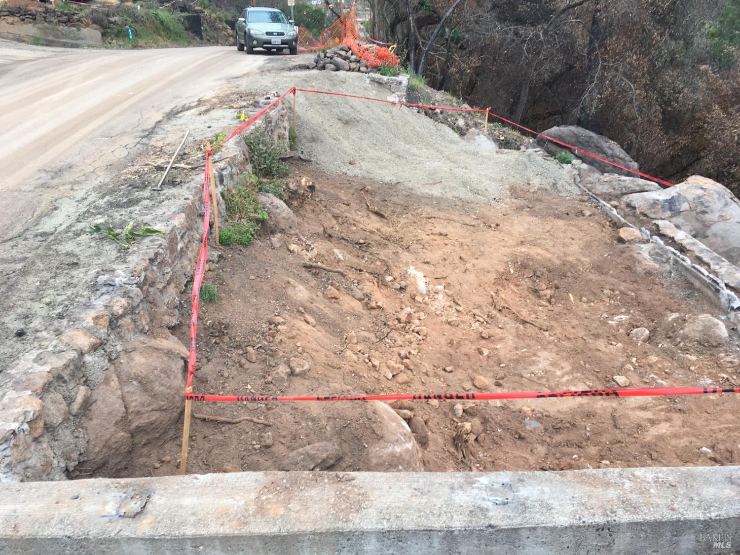 631-633 Sunnyside Road St. Helena, CA 94574 - Photo 11 of 18 a view of a yard with wooden fence
