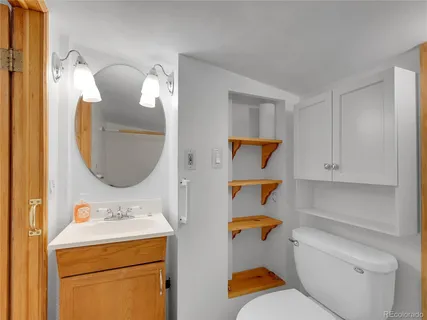 a view of livingroom with furniture