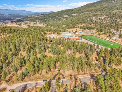 a picture of a room with a floor plan