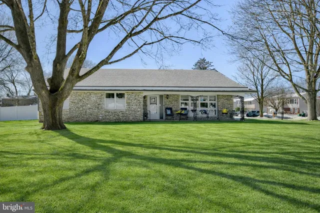 $499,900 | 1001 Lakeview Terrace, Pennsburg, PA 18073