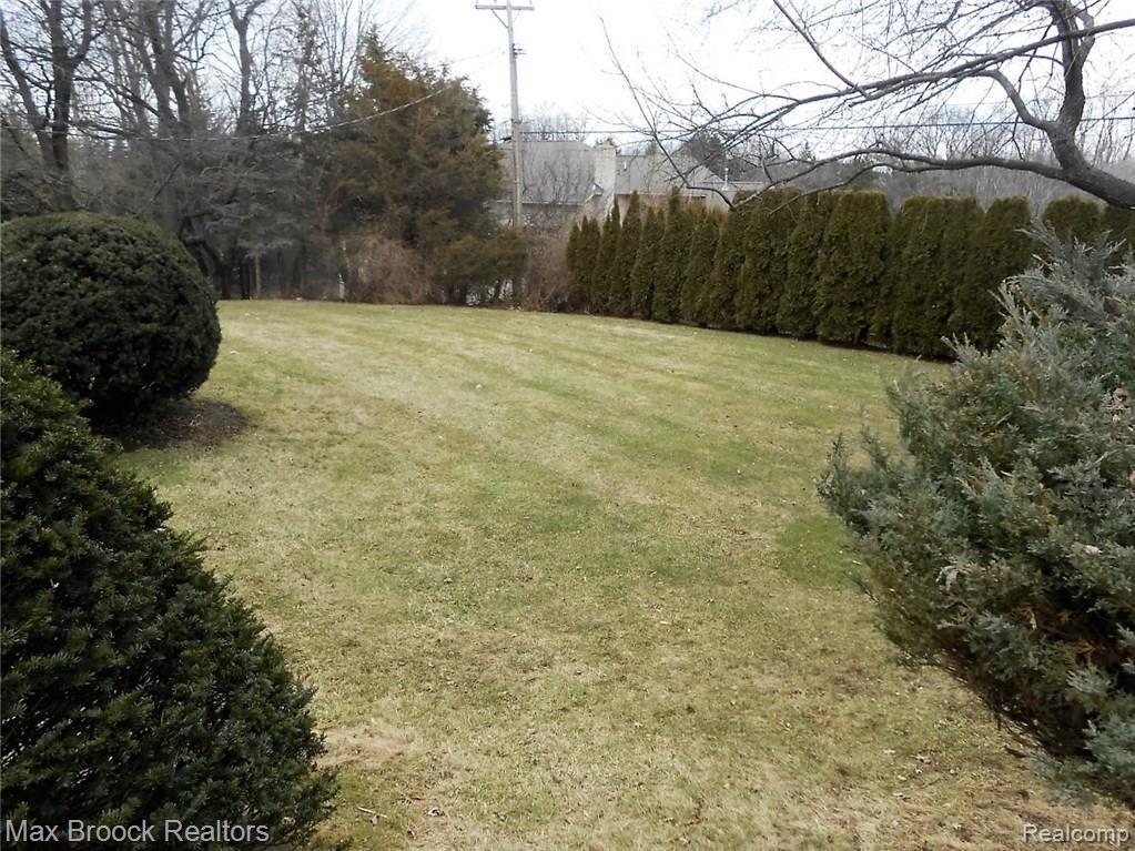 2775 Acorn Road Bloomfield Hills, MI 48302 - Photo 48 of 49 Back Yard
