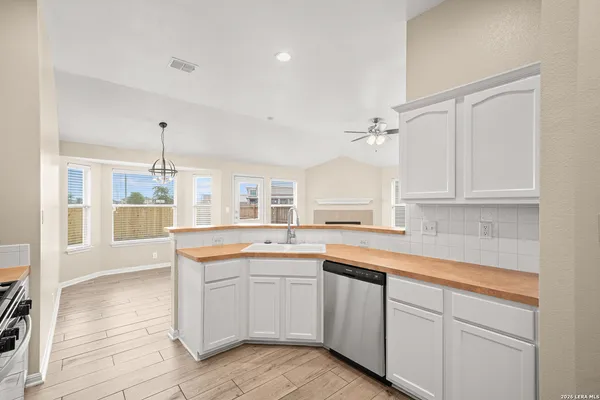 $1,695 | 8411 Favero Cove, Converse, TX 78109