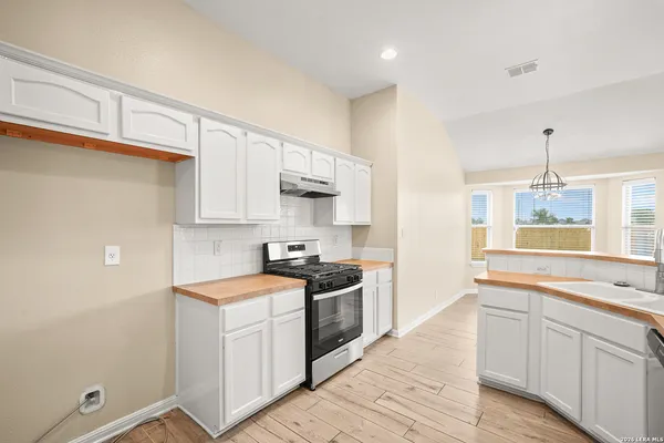 $1,695 | 8411 Favero Cove, Converse, TX 78109
