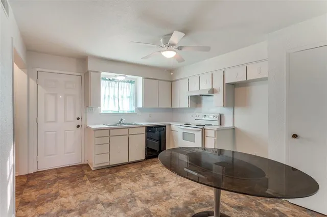 $450,000 | 8001 Carrick Street, Benbrook, TX 76116