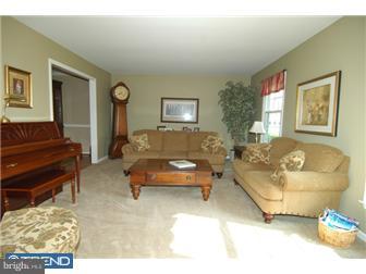 3 Birdsong Court Shillington, PA 19607 - Photo 2 of 12 Living Room
