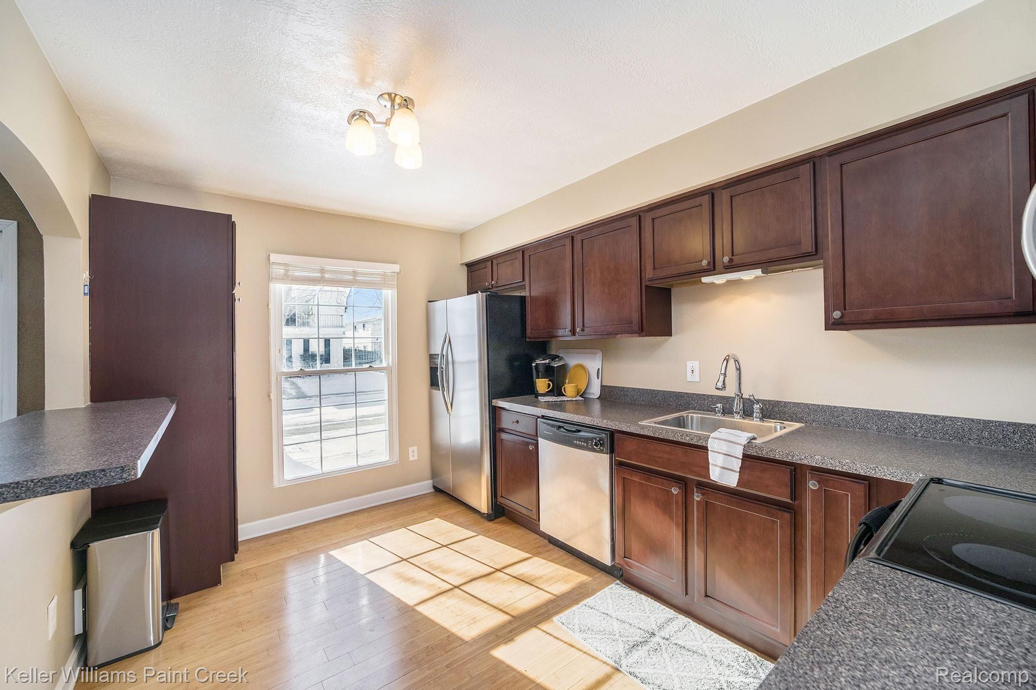 133 Stratford Lane Rochester, MI 48309 - Photo 4 of 25 017A6259.jpg