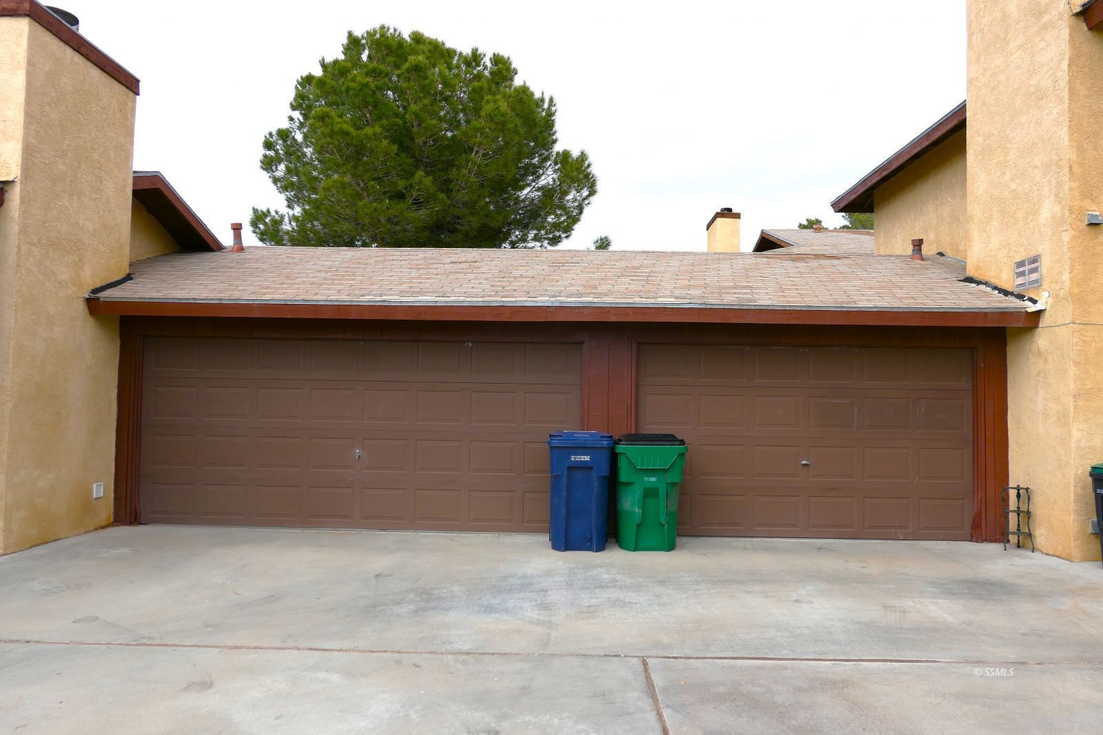 708 South Norma Street Ridgecrest, CA 93555 - Photo 5 of 10 a view of a house with a outdoor space