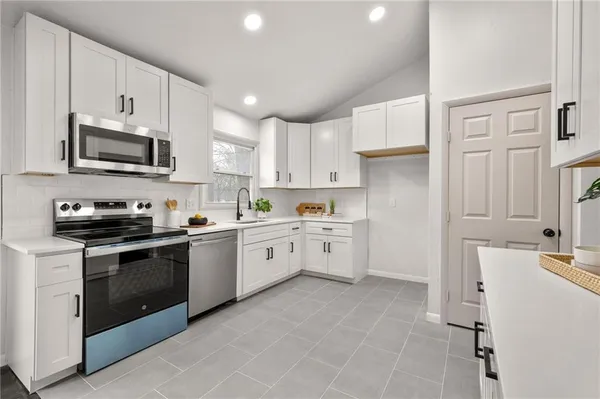 $390,000 | 8813 West 90th Terrace, Overland Park, KS 66212