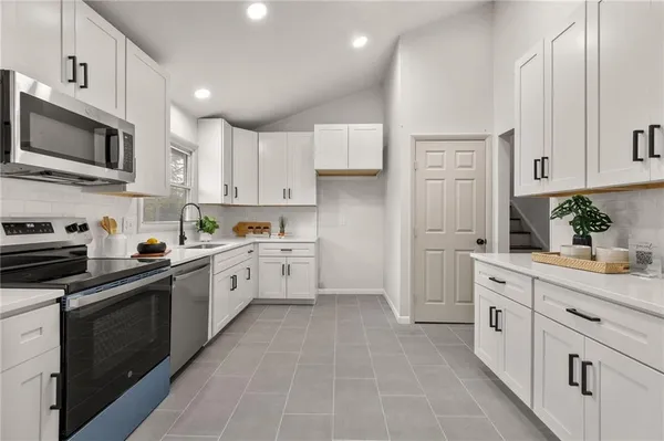 $390,000 | 8813 West 90th Terrace, Overland Park, KS 66212