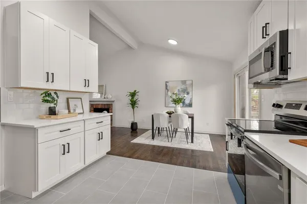 $390,000 | 8813 West 90th Terrace, Overland Park, KS 66212