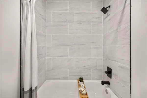 $390,000 | 8813 West 90th Terrace, Overland Park, KS 66212