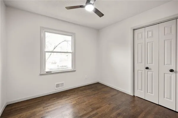 $390,000 | 8813 West 90th Terrace, Overland Park, KS 66212