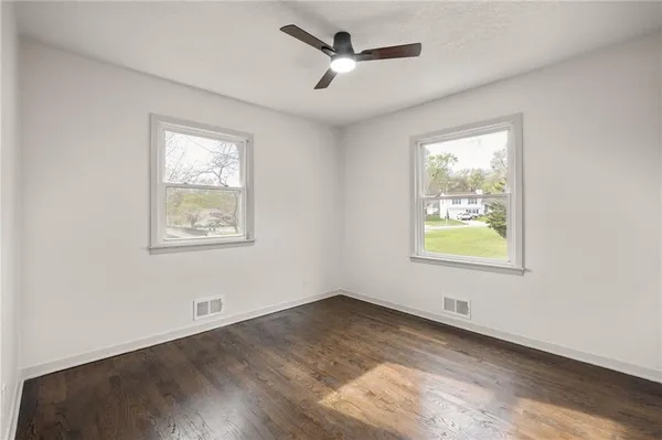 $390,000 | 8813 West 90th Terrace, Overland Park, KS 66212