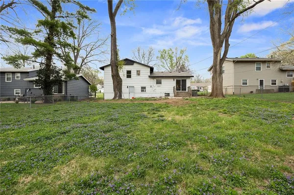 $390,000 | 8813 West 90th Terrace, Overland Park, KS 66212