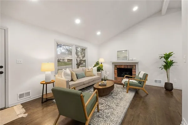 $390,000 | 8813 West 90th Terrace, Overland Park, KS 66212
